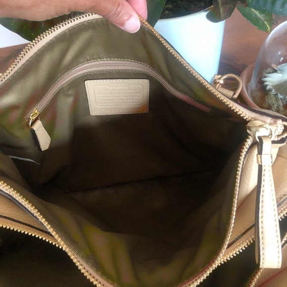 Coach Madison Carryall - Picture 9 of 12